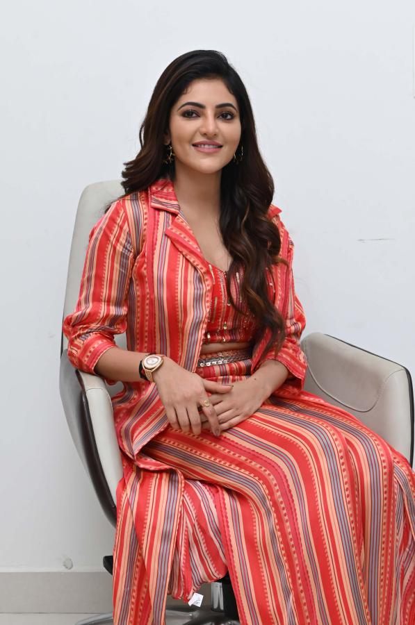 athulya-ravi-stills-3.jpg