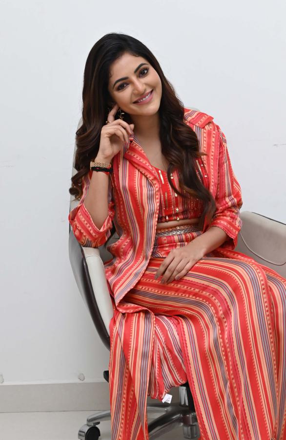 athulya-ravi-stills-7.jpg
