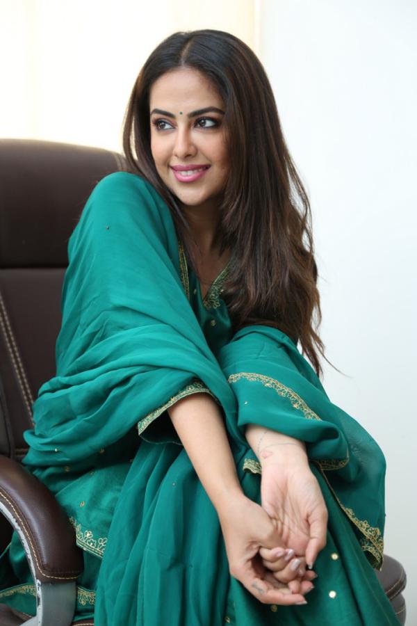 avika-gor-stills-2-11.jpg