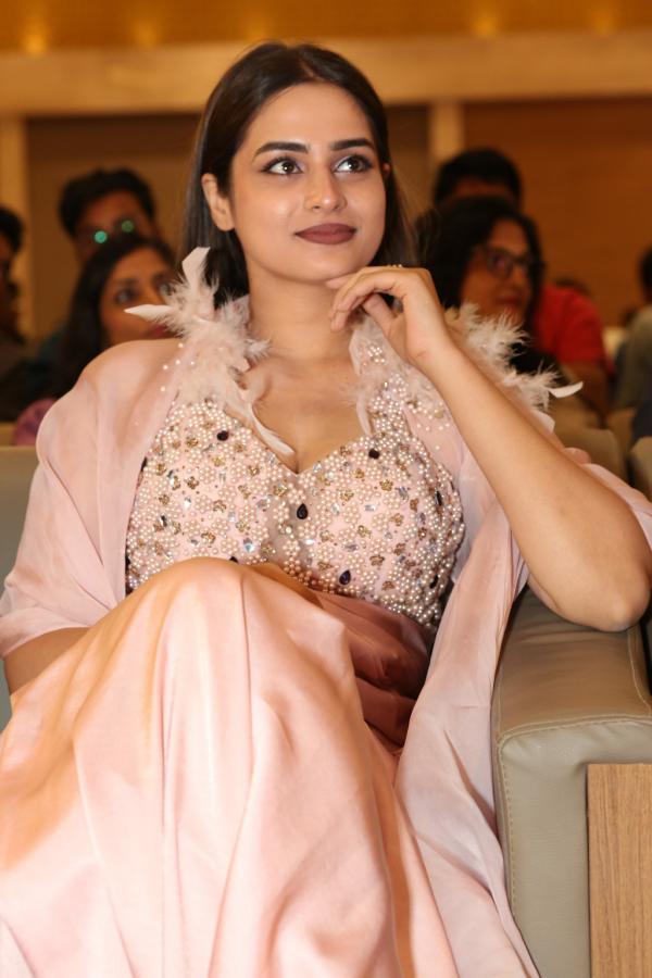 ayesha-khan-stills-2-3.jpg