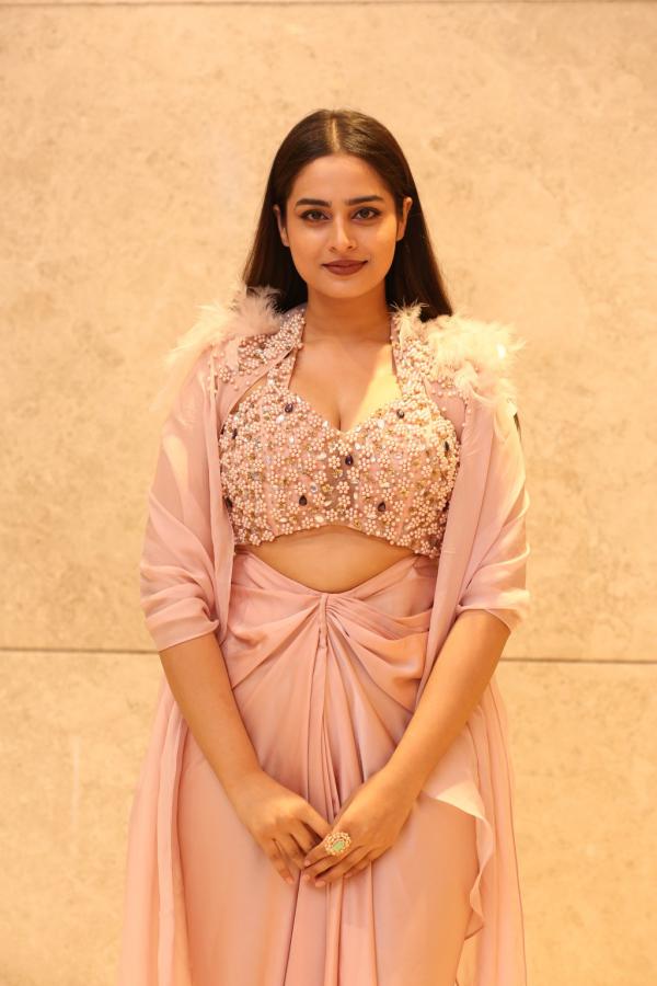 ayesha-khan-stills-2-4.jpg
