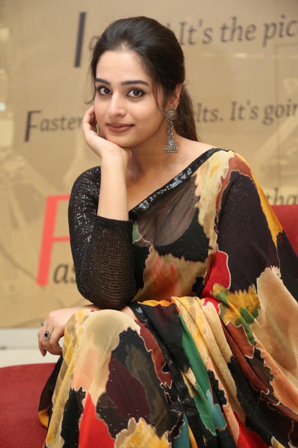 ayesha-khan-stills-7.jpg