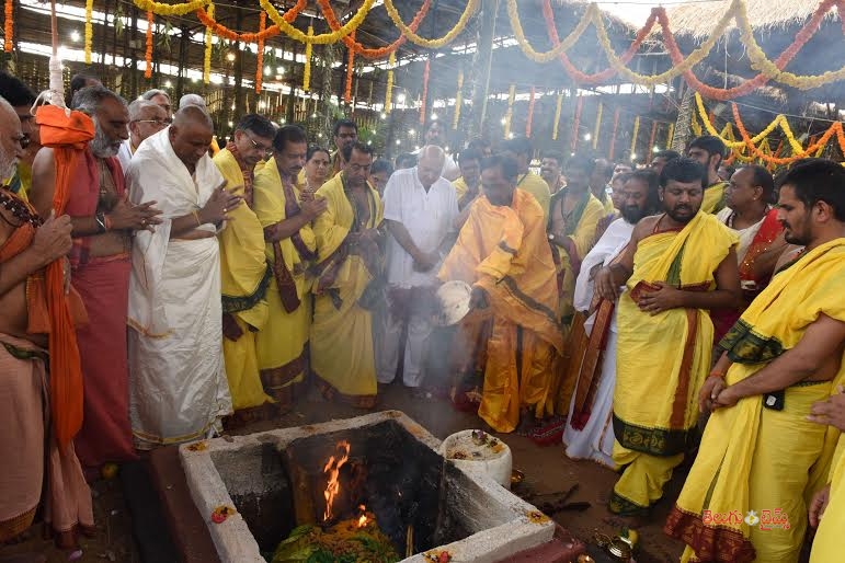 Ayutha Chandi Yagam First Day