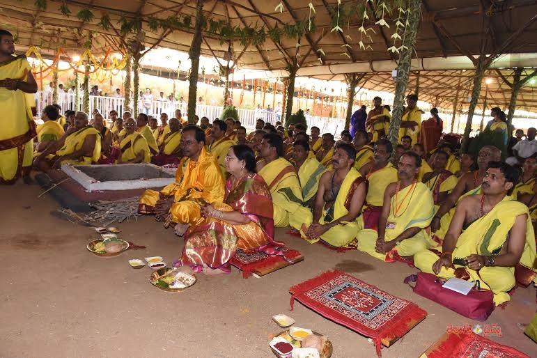 ayutha13-1450889110.jpg