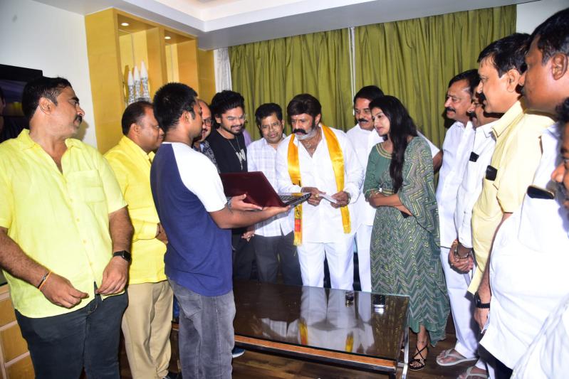 balakrishna-launched-the-iq-movie-trailer-5.jpg