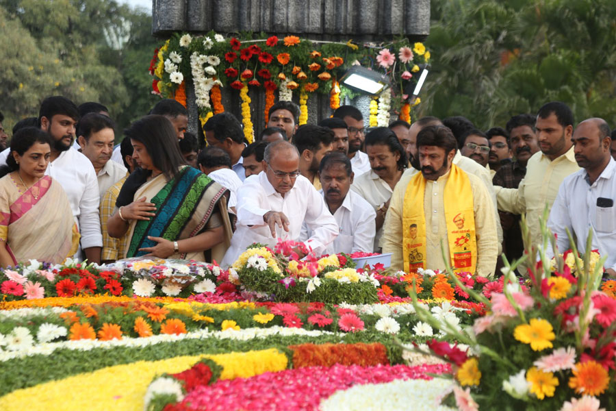 balakrishna-visited-ntr-ghat-at-ntr-28th-death-anniversary-14.jpg