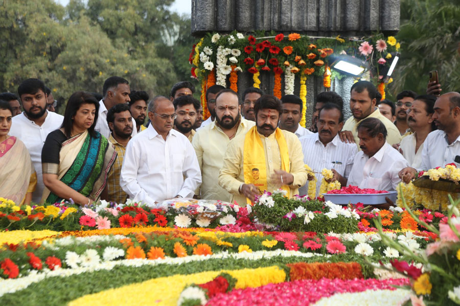 balakrishna-visited-ntr-ghat-at-ntr-28th-death-anniversary-16.jpg