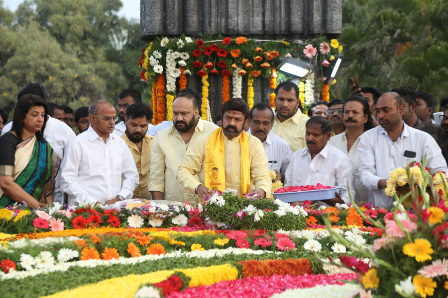 balakrishna-visited-ntr-ghat-at-ntr-28th-death-anniversary-21.jpg
