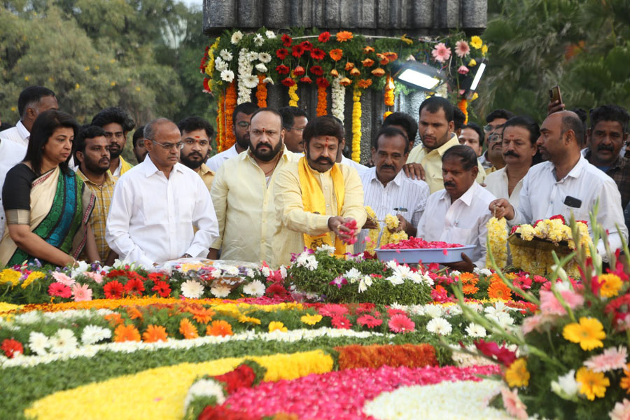 balakrishna-visited-ntr-ghat-at-ntr-28th-death-anniversary-23.jpg