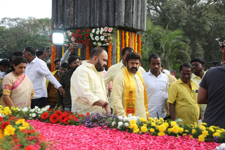 balakrishna-visited-ntr-ghat-at-ntr-28th-death-anniversary-24.jpg