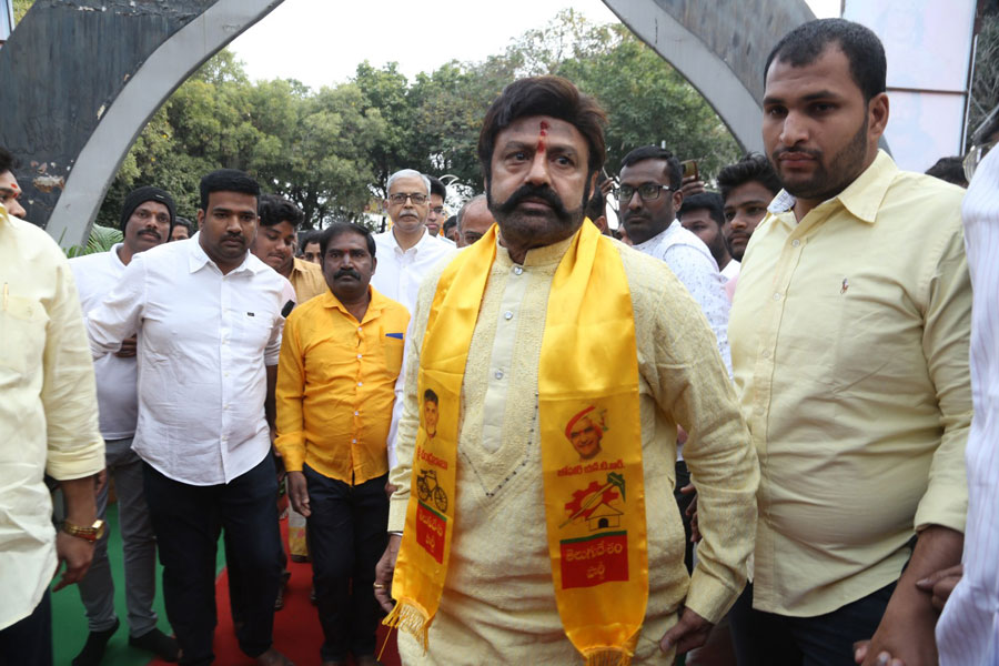 balakrishna-visited-ntr-ghat-at-ntr-28th-death-anniversary-28.jpg