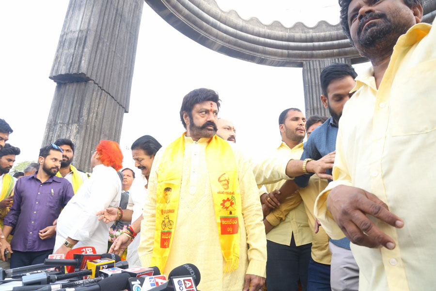 balakrishna-visited-ntr-ghat-at-ntr-28th-death-anniversary-32.jpg