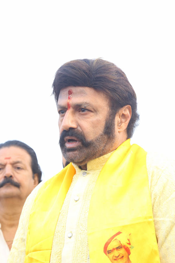 balakrishna-visited-ntr-ghat-at-ntr-28th-death-anniversary-33.jpg