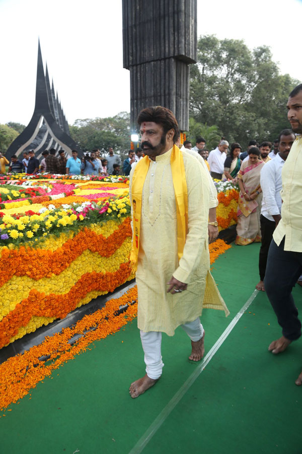 balakrishna-visited-ntr-ghat-at-ntr-28th-death-anniversary-35.jpg