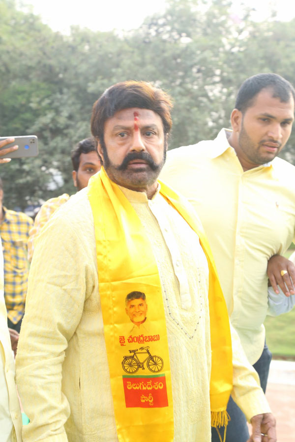 balakrishna-visited-ntr-ghat-at-ntr-28th-death-anniversary-37.jpg