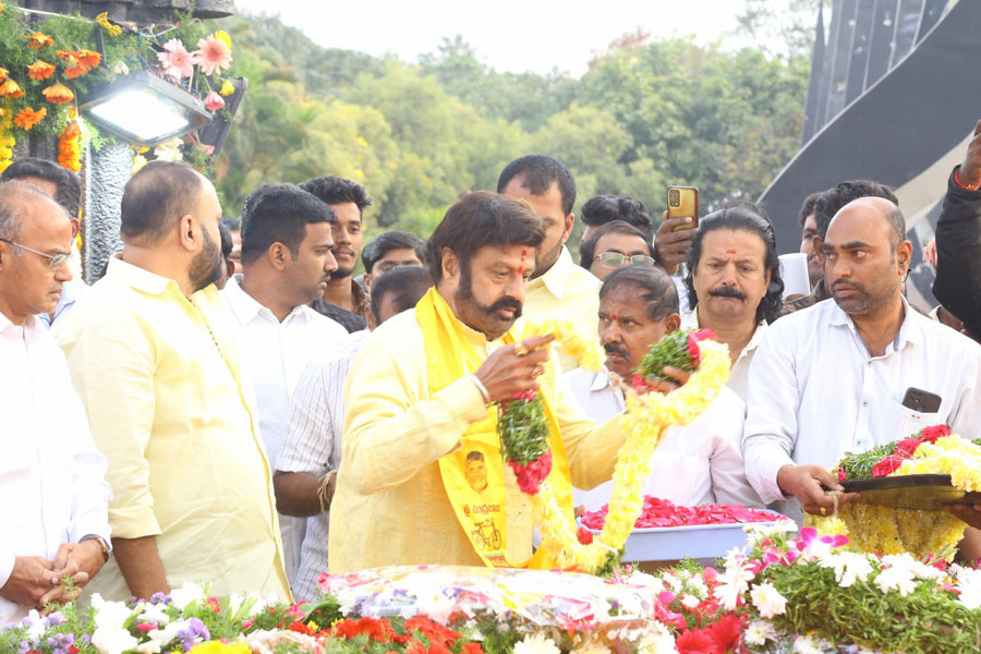 balakrishna-visited-ntr-ghat-at-ntr-28th-death-anniversary-6.jpg
