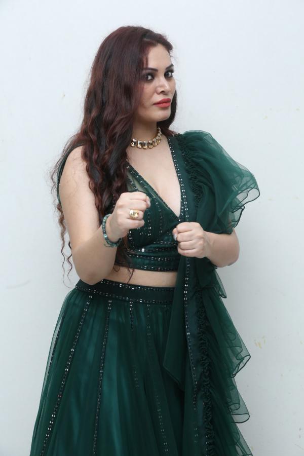 bevelyn-bharraj-stills-16.jpg