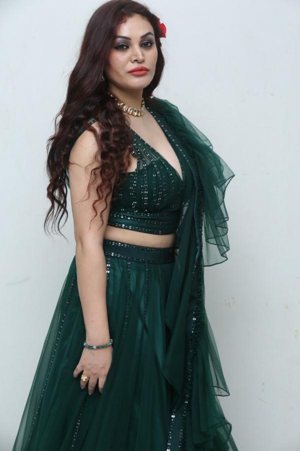 bevelyn-bharraj-stills-3.jpg