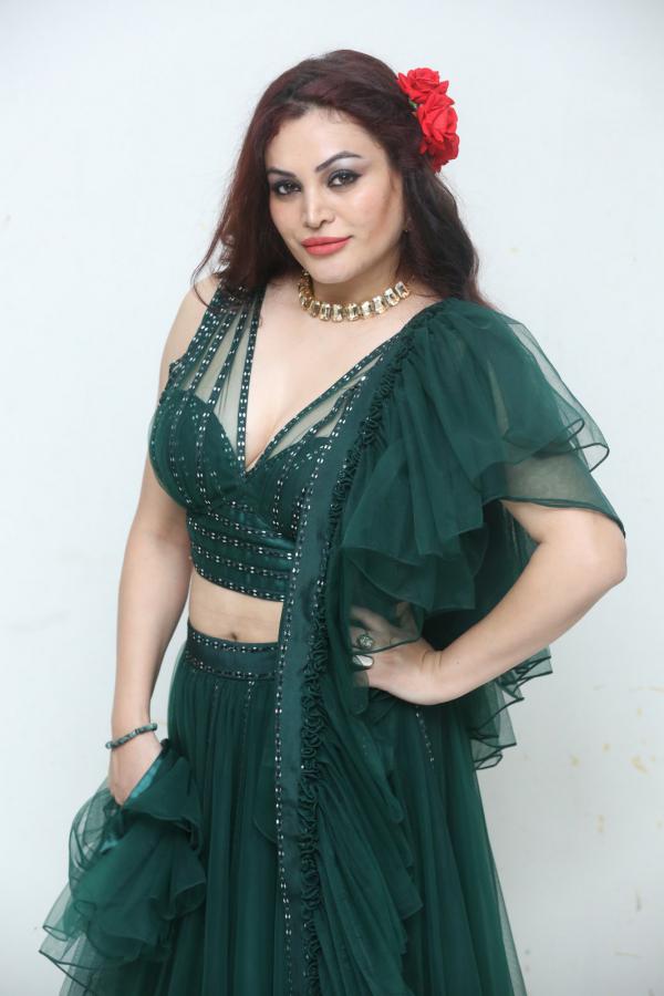 bevelyn-bharraj-stills-7.jpg