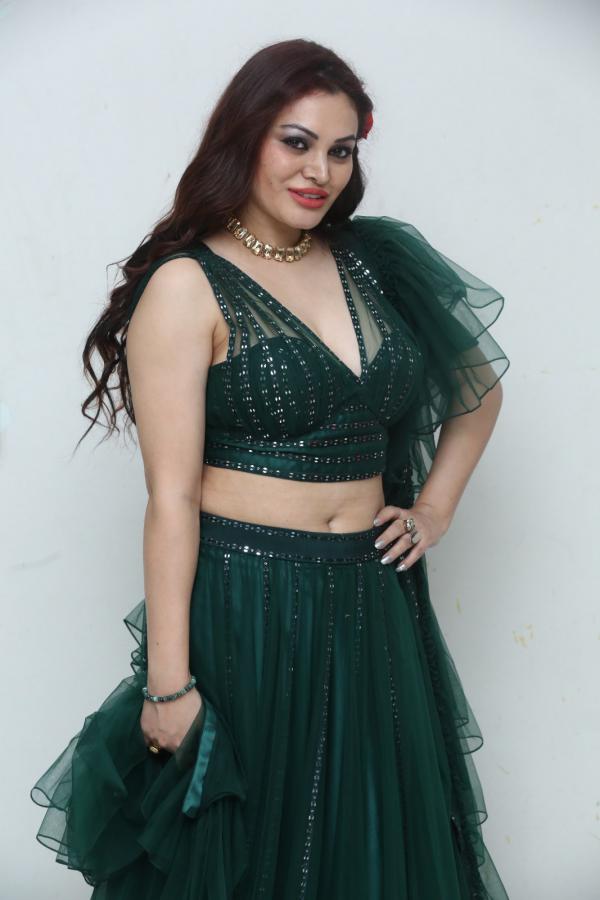 bevelyn-bharraj-stills-9.jpg