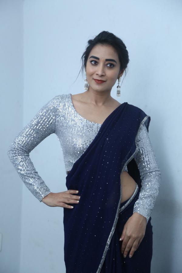 bhanusri-stills-11.jpg