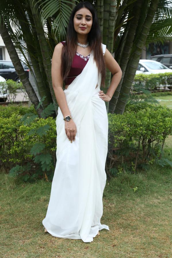 bhanusri-stills-2-16.jpg