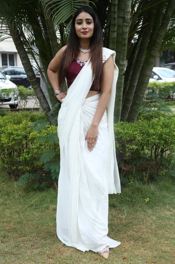 bhanusri-stills-2-17.jpg