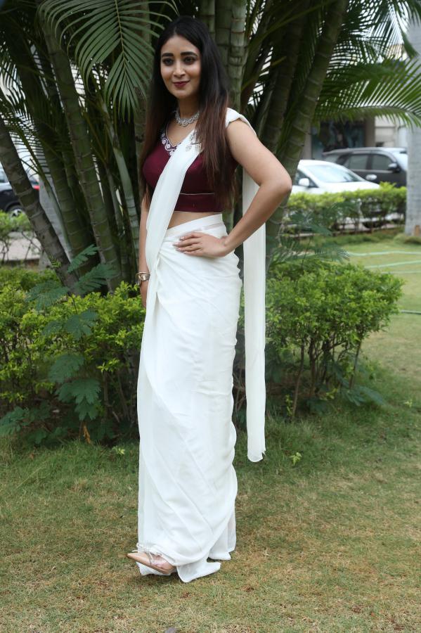 bhanusri-stills-2-19.jpg