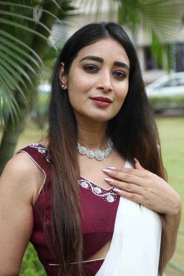 bhanusri-stills-2-21.jpg