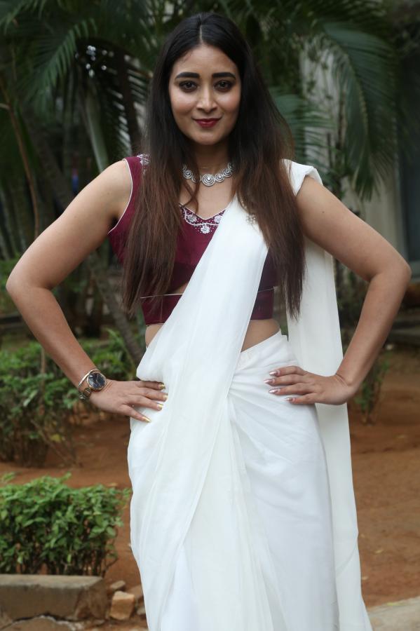 bhanusri-stills-2-4.jpg