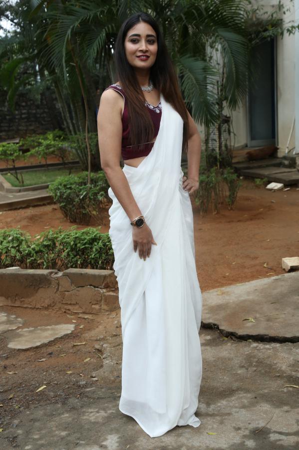 bhanusri-stills-2-5.jpg