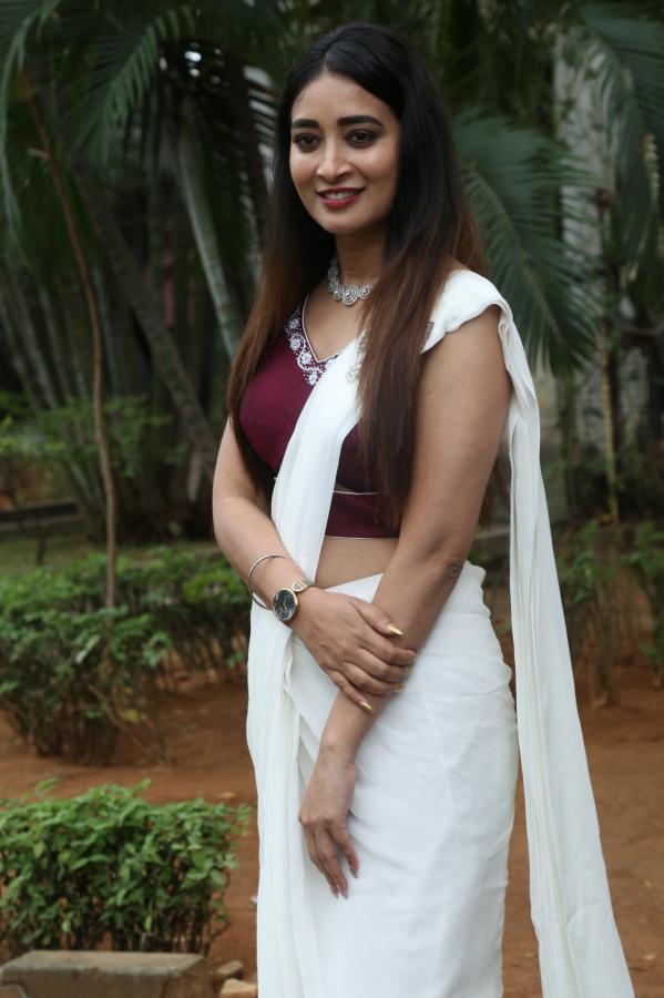 bhanusri-stills-2-8.jpg