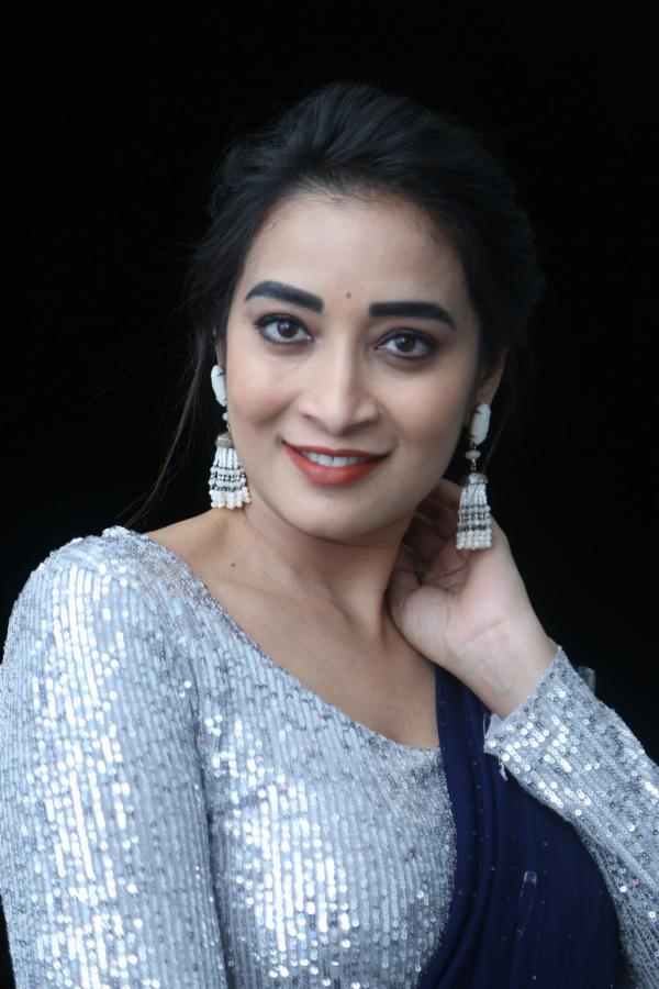 bhanusri-stills-4.jpg