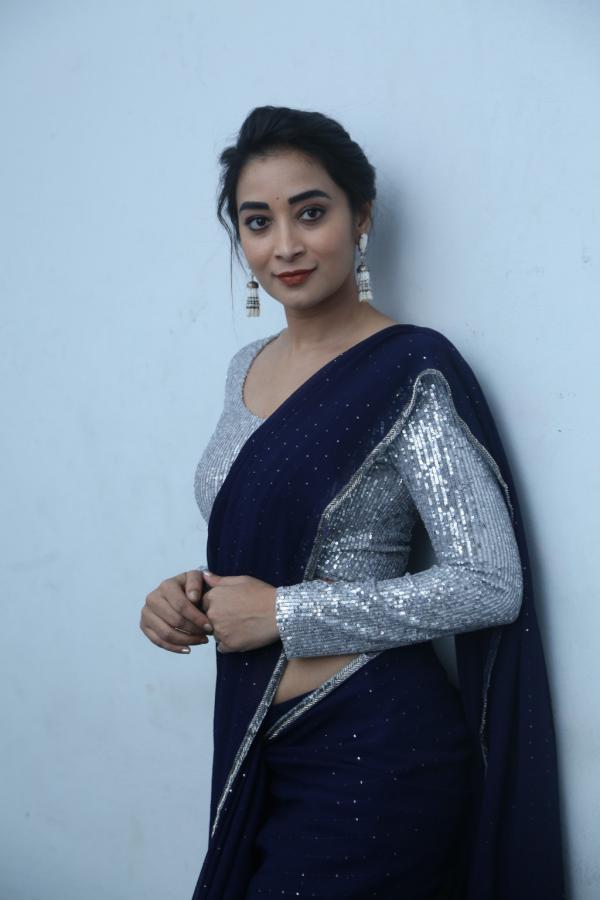bhanusri-stills-9.jpg