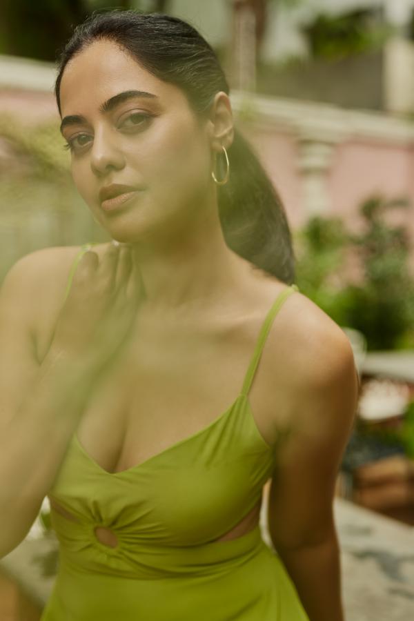 bindu-madhavi-hd-stills-4.jpg