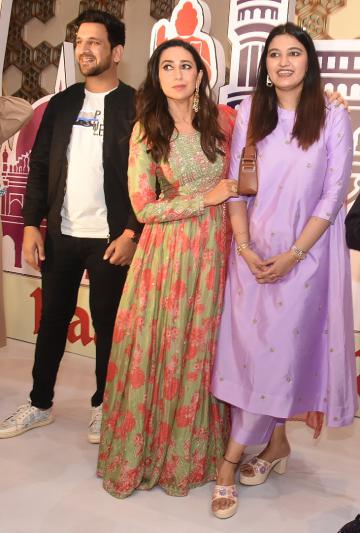 bollywood-actress-karishma-kapoor-grand-inaugurate-by-ramzan-expo-daawat-e-ramzan-13.jpg