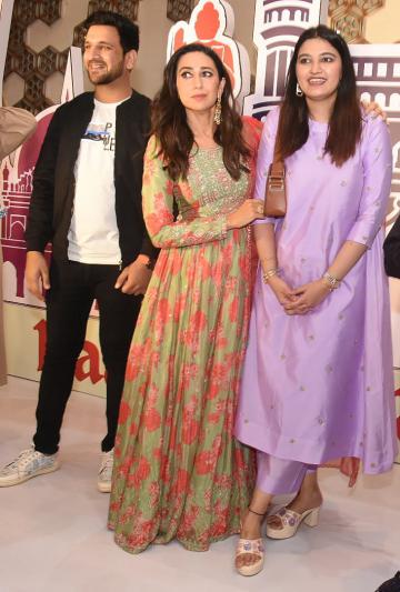 bollywood-actress-karishma-kapoor-grand-inaugurate-by-ramzan-expo-daawat-e-ramzan-16.jpg