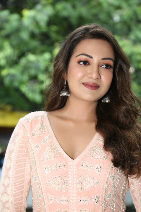 catherine-tresa-stills-2-6.jpg