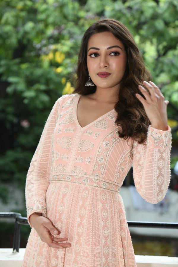 catherine-tresa-stills-2-8.jpg