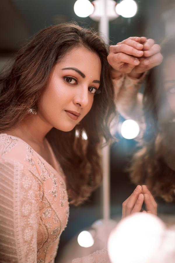 catherine-tresa-stills-3-7.jpg