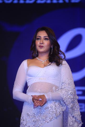 catherine-tresa-stills-7.jpg