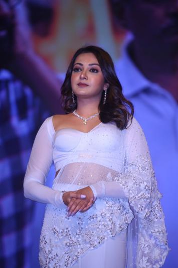 catherine-tresa-stills-8.jpg
