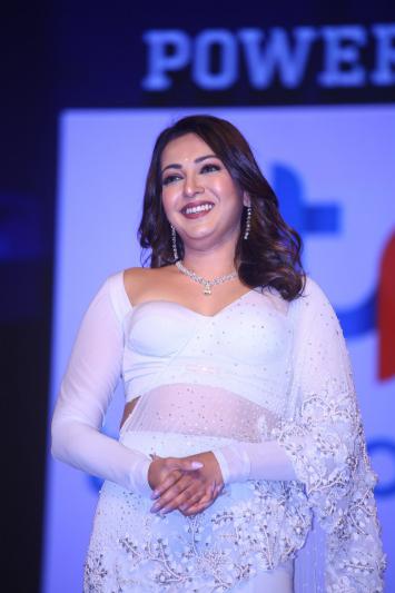 catherine-tresa-stills-9.jpg