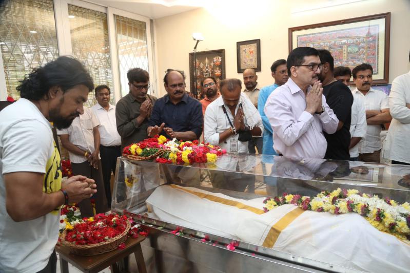 celebrities-condolences-to-director-k-viswanath-11.jpg