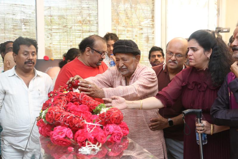 celebrities-condolences-to-director-k-viswanath-2.jpg