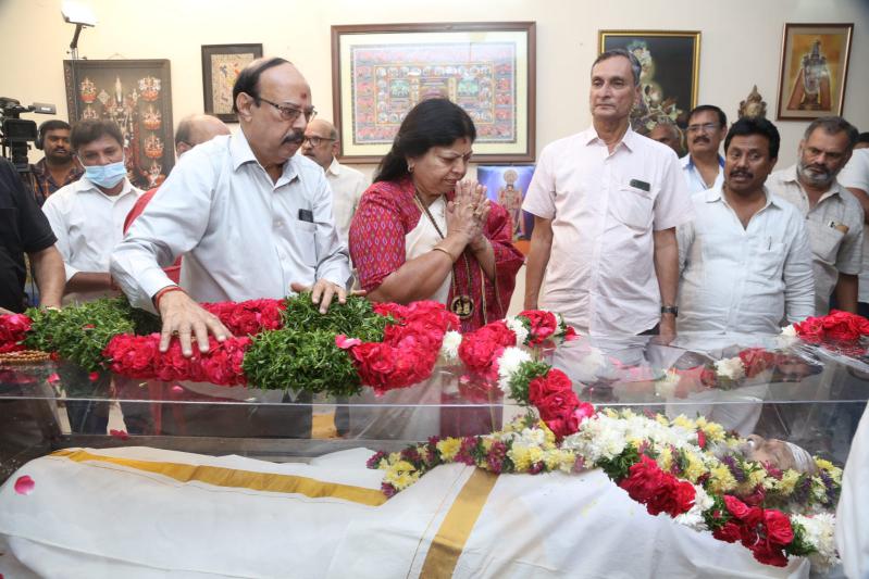 celebrities-condolences-to-director-k-viswanath-20.jpg