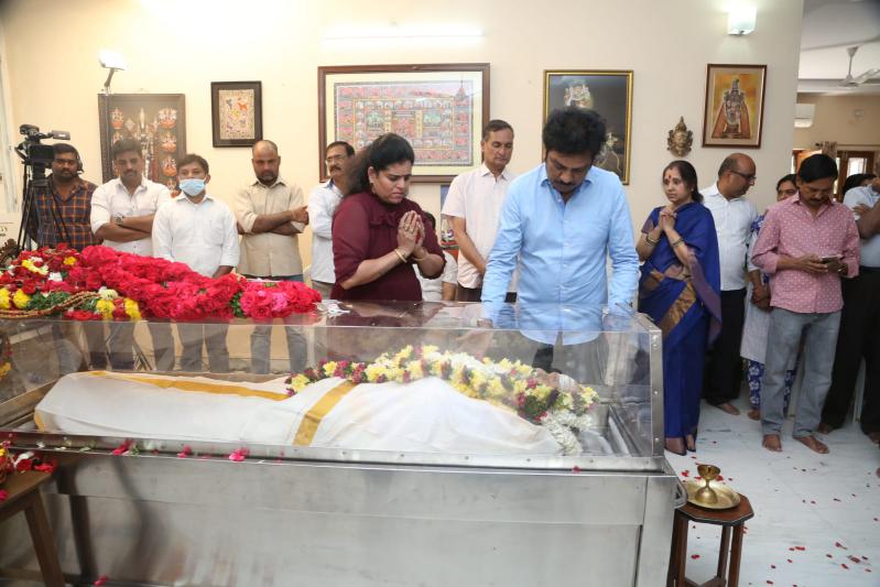 celebrities-condolences-to-director-k-viswanath-3.jpg