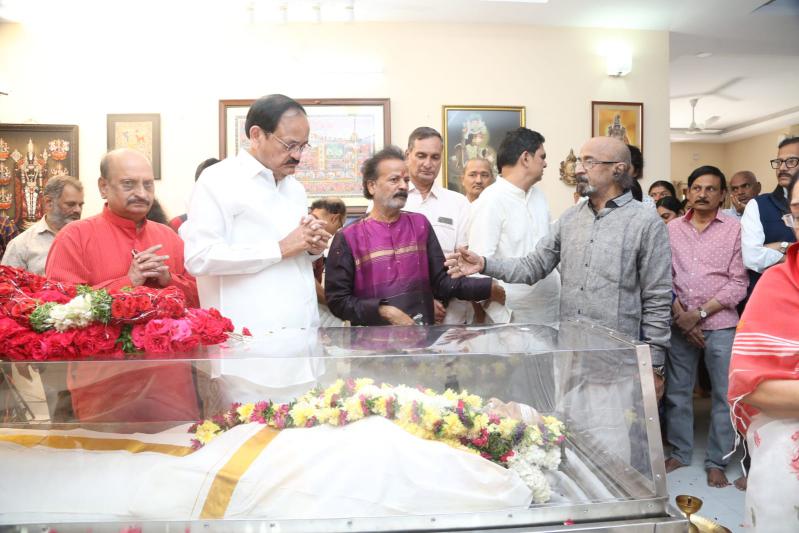celebrities-condolences-to-director-k-viswanath-32.jpg