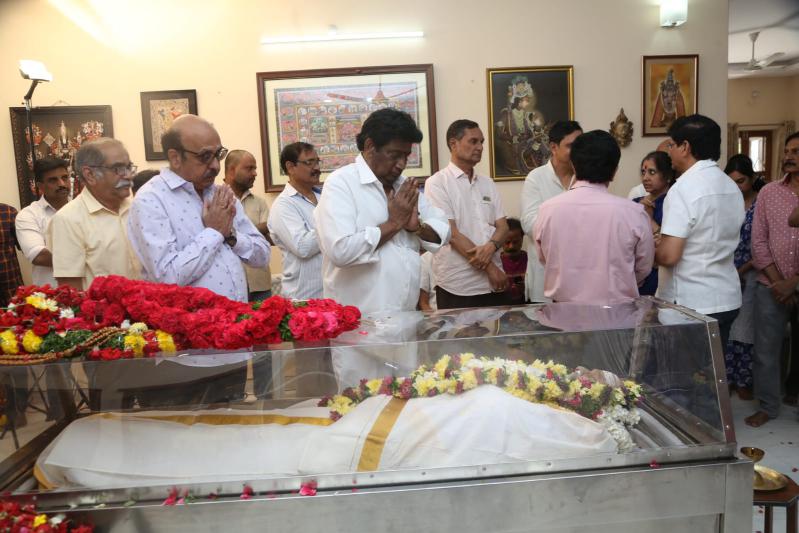 celebrities-condolences-to-director-k-viswanath-33.jpg