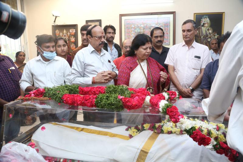 celebrities-condolences-to-director-k-viswanath-6.jpg